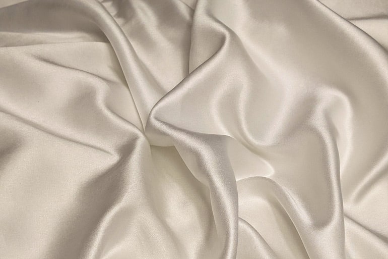 Does silk fabric stretch